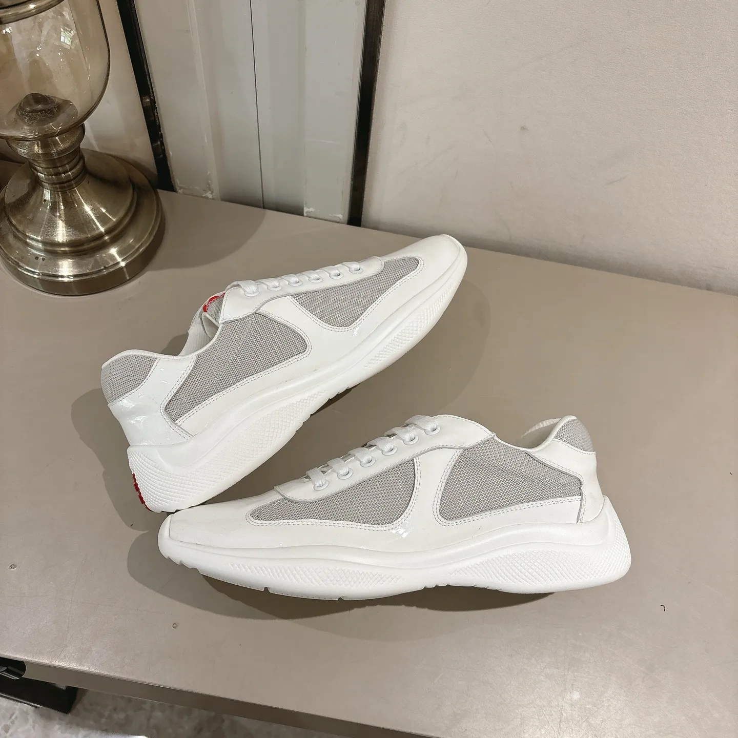 Factory direct sales p520🐘🐘Women's shoes, women's clothing (top version) Prada casual sports shoes, fashionable thick-soled casual loafers, unique taste, loved by everyone and easy to control, popular every year. There is also a versatile classic shoe last, enough to conquer you, wear it, increase the height and leisure, simple and handsome on the feet. The fabric is imported patent leather, the inner foot pad is breathable mesh, soft and delicate, the foot feels comfortable, ip Foam mold anti-slip lightweight outsole